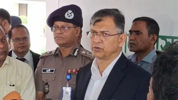  ডিসিদের তৎপর হওয়ার নির্দেশ অবৈধ অস্ত্র উদ্ধারেঃ স্বরাষ্ট্রমন্ত্রী সালাহউদ্দিন উদ্দিন আহমদ।