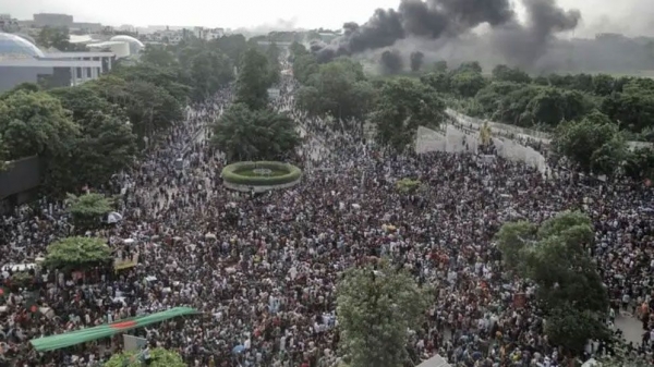 শেখ হাসিনার পতনের পর সরকারবিহীন তিনদিন কী কী ঘটেছিল